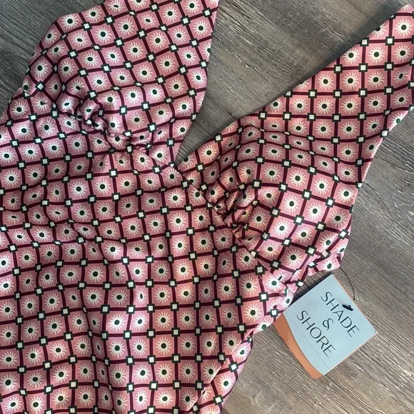 NWT SHADE & SHORE Swimsuit s 4-6 - Picture 2 of 8